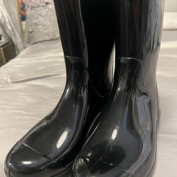 UGG Black Glossy Boots - Picture 1 of 5